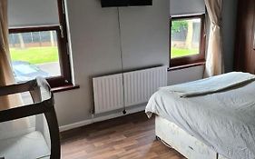 Massive 4 Bed Home Walking Distance To The City Lights, Perfect For Business Trips